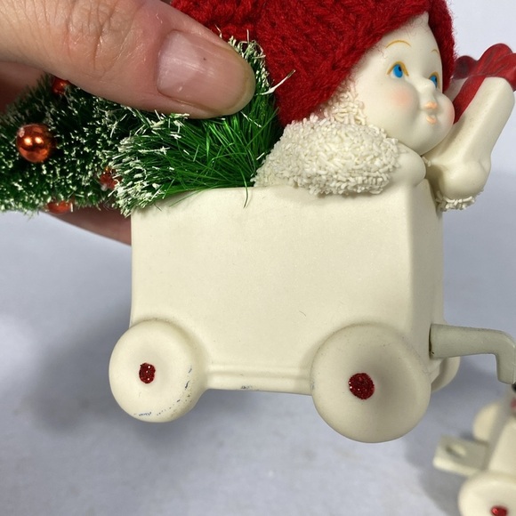 Dept 56 Christmas Coupe Charming Holiday Figurine 2 Piece Set with Tree - Picture 10 of 11